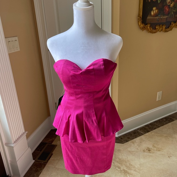 Bebe women’s Barbie Pink strapless peplum party cocktail dress size 6 NWT - Picture 3 of 7